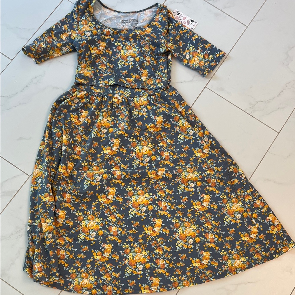 Floral womens Dress in Gray and Yellow- latched mama size xs NWT